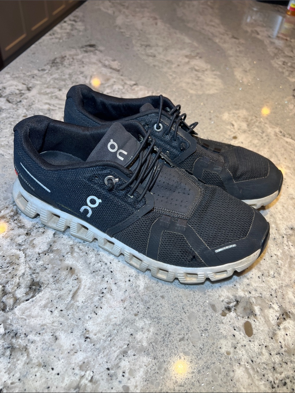 On Running Cloud 5 Black & White Sneakers Women’s Size 7.5 — Good Condition